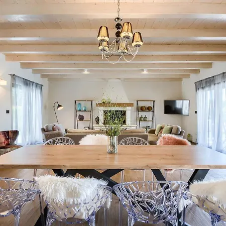 Villa With Heated Pool,spa And Tennis Court