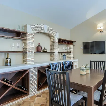With Heated Pool,spa And Tennis Court *