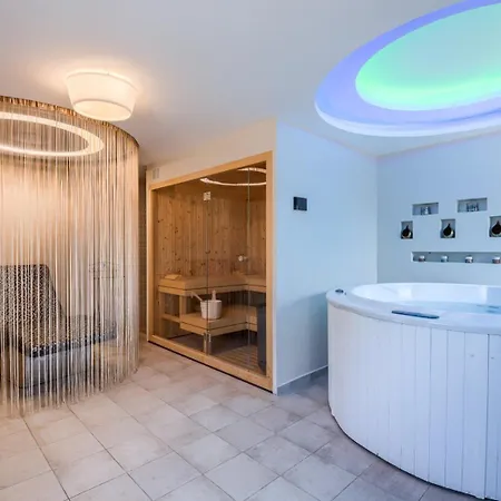 With Heated Pool,spa And Tennis Court Villa *