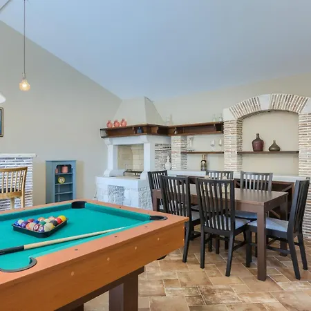 Villa With Heated Pool,spa And Tennis Court *