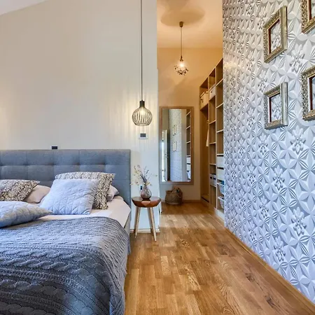 With Heated Pool,spa And Tennis Court * Pula