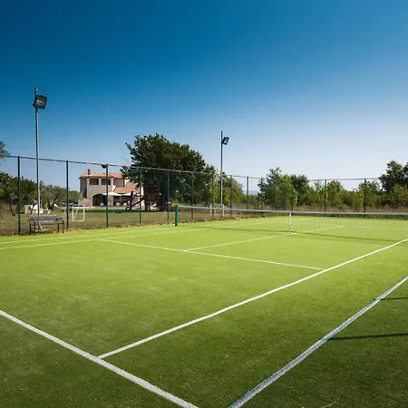 Villa With Heated Pool,spa And Tennis Court