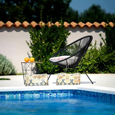Villa With Heated Pool,spa And Tennis Court