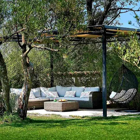 Villa With Heated Pool,spa And Tennis Court *