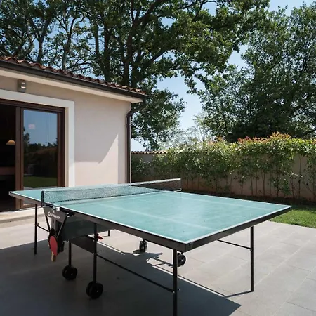 Villa With Heated Pool,spa And Tennis Court Pula