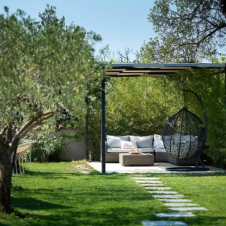 With Heated Pool,spa And Tennis Court * Pula